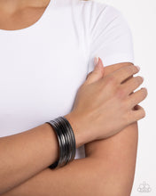 Load image into Gallery viewer, âStackable Shimmer - Black Paparazzi Accessories