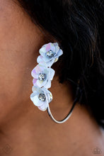 Load image into Gallery viewer, Glimpses of Malibu Complete Trend Blend 0923 Paparazzi Accessories