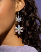 Load image into Gallery viewer, Pearl Posy - White Paparazzi Accessories