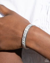 Load image into Gallery viewer, Vintage Value - White Paparazzi Accessories