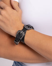 Load image into Gallery viewer, Buckle TOWN - Black