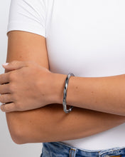 Load image into Gallery viewer, Twisted Temptress - Black Paparazzi Accessories