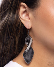 Load image into Gallery viewer, Skinny Spiral - Black Paparazzi Accessories