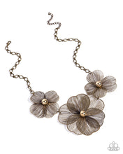 Load image into Gallery viewer, Wiry Wreath - Brass Paparazzi Accessories