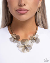Load image into Gallery viewer, Wiry Wreath - Brass Paparazzi Accessories