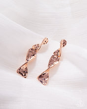 Load image into Gallery viewer, Subtle Shimmy - Rose Gold Paparazzi Accessories