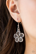 Load image into Gallery viewer, No Common Daisy Multi Necklace Paparazzi Accessories