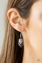 Load image into Gallery viewer, Pack Princess Black Necklace Paparazzi Accessories