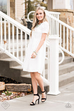 Load image into Gallery viewer, Glimpses of Malibu Complete Trend Blend 0420 Paparazzi Accessories