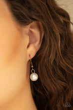 Load image into Gallery viewer, Uptown Pearls Brass Necklace Paparazzi Accessories