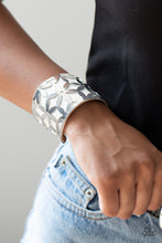 Load image into Gallery viewer, Garden Fiesta - White Bracelet Paparazzi Accessories