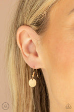 Load image into Gallery viewer, Dont Get Bent Out Of Shape Gold Choker Necklace Paparazzi Accessories