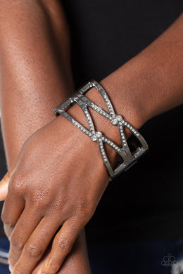 Entrancing Etiquette - Black Paparazzi Accessories